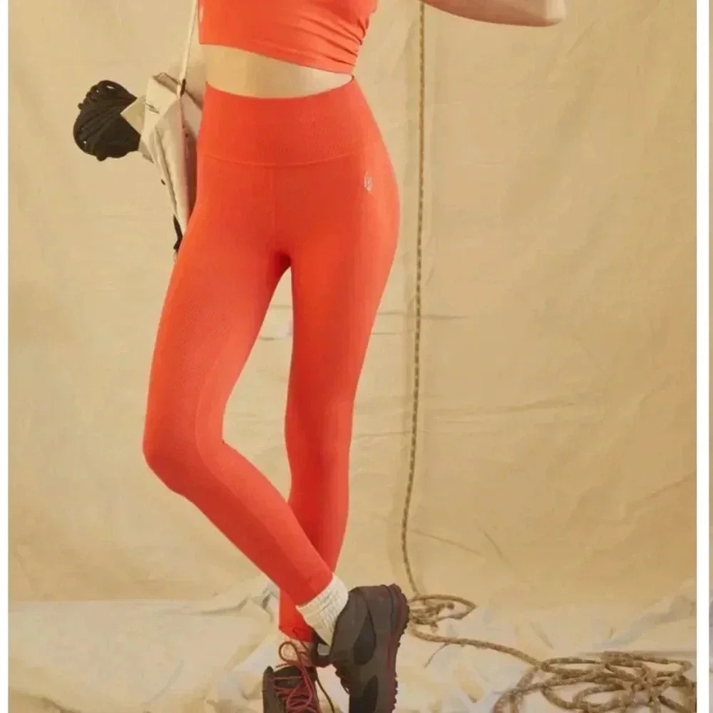 NWT Free People Free Throw Legging size
M - Ripe Persimmon